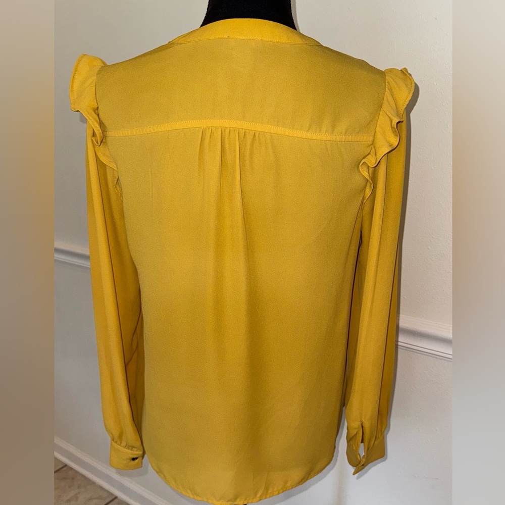 Ann Taylor Factory Mustard Ruffle Shoulder Long Sleeve Blouse – Size MP Petite - Picture 4 of 5